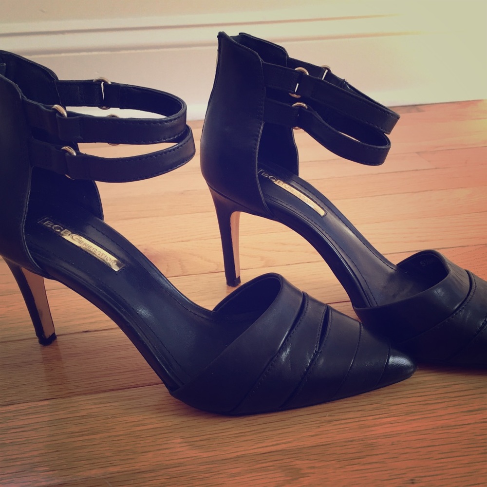 Black BCBG pumps